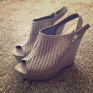 Size 8 Chinese Laundry Grey Wedge Peep Toe